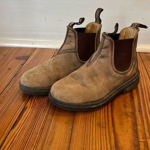 Kids Blundstone boots, size 10 little kid.